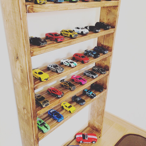 アンティーク塗装のトミカ プラレール収納棚 無垢材　ウォルナット塗装 アンティーク塗装のトミカ プラレール収納棚 無垢材
