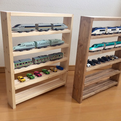 アンティーク塗装のトミカ プラレール収納棚 無垢材 ウォルナット塗装