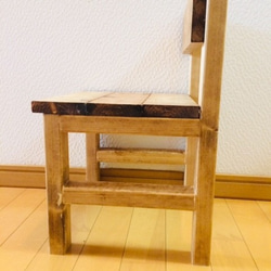 実用にもインテリアにも使える天然木の子供用スモールチェア（椅子） 4枚目の画像