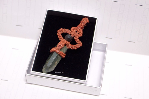 織りのペンダント - グリーンレイズクリスタル 5枚目の画像