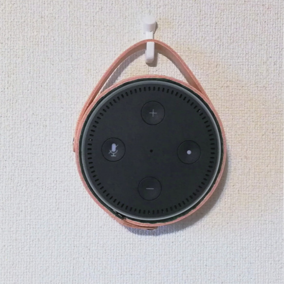 アマゾン　echo dot用レザー壁掛けホルダー ナチュラル 1枚目の画像