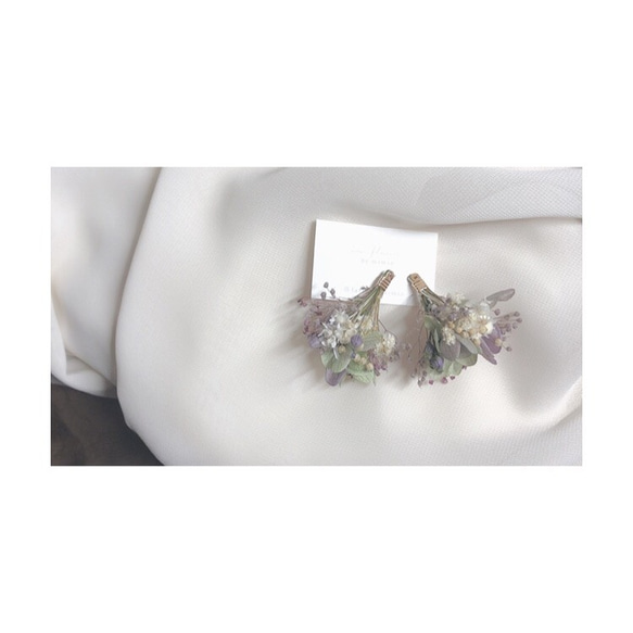 紫陽花 かすみ草 ドライフラワー ブーケ ピアス 1枚目の画像
