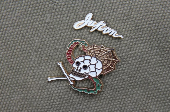 "SKULL SNAKE" Souvenir Pin Set 1枚目の画像