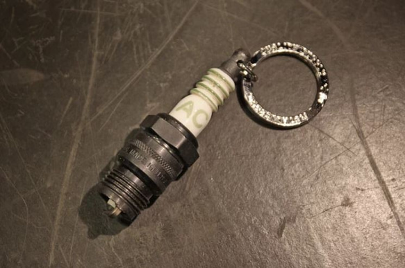 Old Stock "AC" Spark Plugs Remake Keyring 1枚目の画像