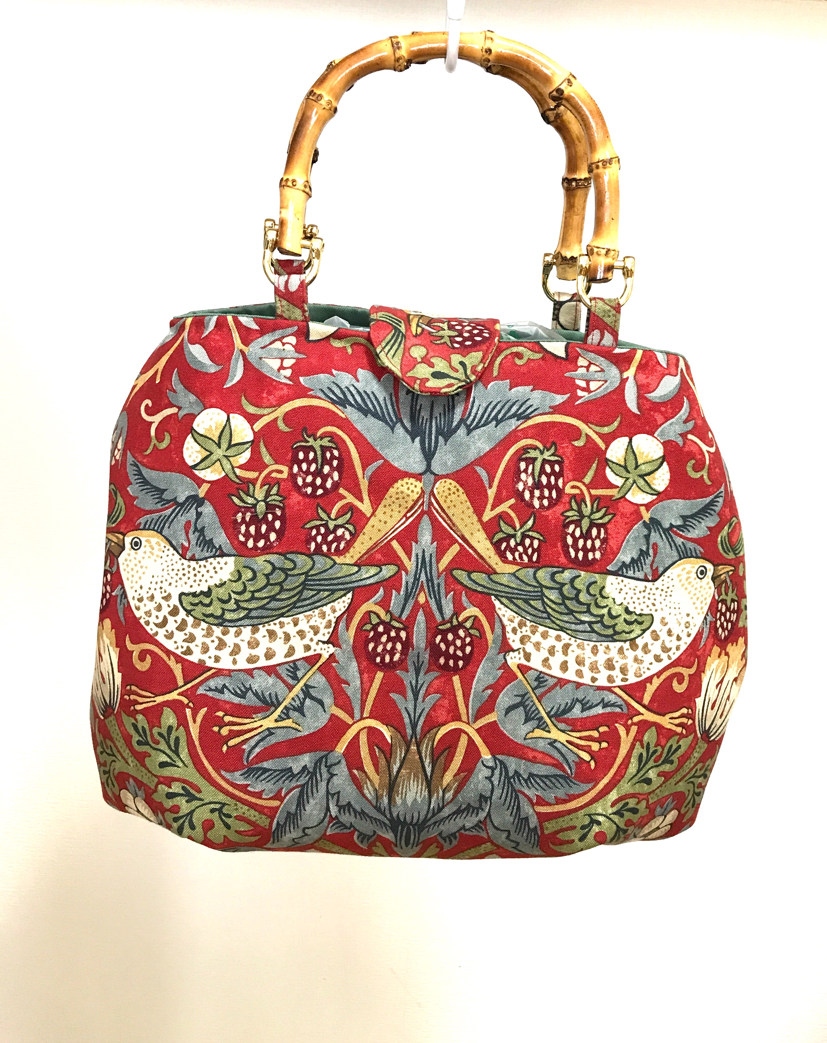 P-2「Creema限定」 英国ウィリアムモリス  「いちご泥棒」ふっくらバッグ 和装にも…赤②