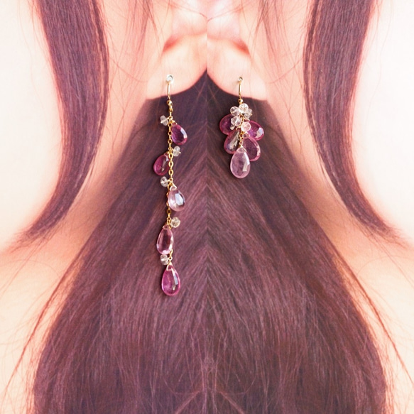 粉紅藍寶石和摩根石花以及散落的花瓣的不對稱穿孔（耳飾可變） 第3張的照片