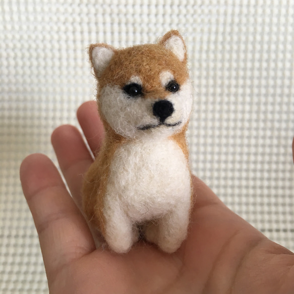 柴犬 羊毛フェルト（お座りポーズ） 羊毛フエルト 柴犬 茶柴ミニお座りポーズ 羊毛フェルト tu_na1122 通販