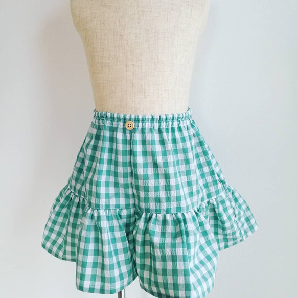 【120cm】一段フリルのキュロットスカート　グリーン×白 1枚目の画像