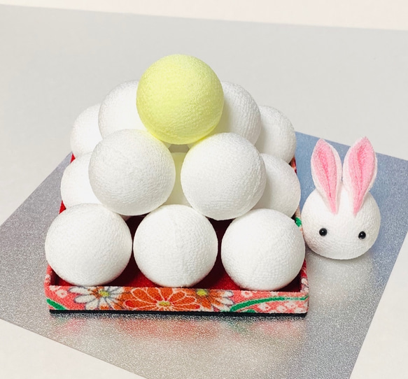 ちりめん細工「お月見団子うさちゃん団子」 その他置物 黒ごまきなこ