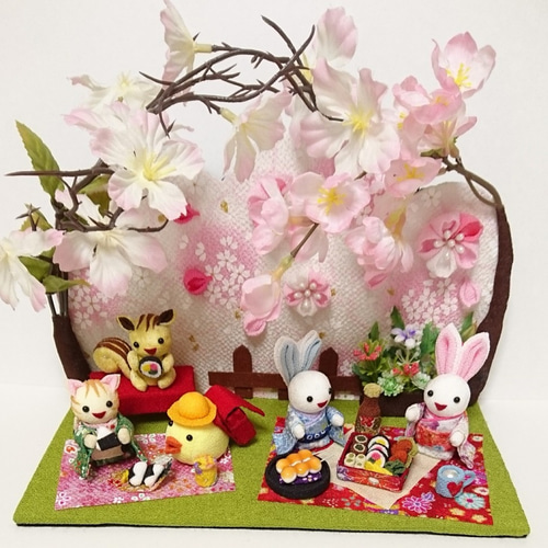 ちりめん細工「みんなでお花見♥️」 その他置物 黒ごまきなこ