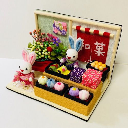 ちりめん細工「和菓子やさん♥️」 その他置物 黒ごまきなこ