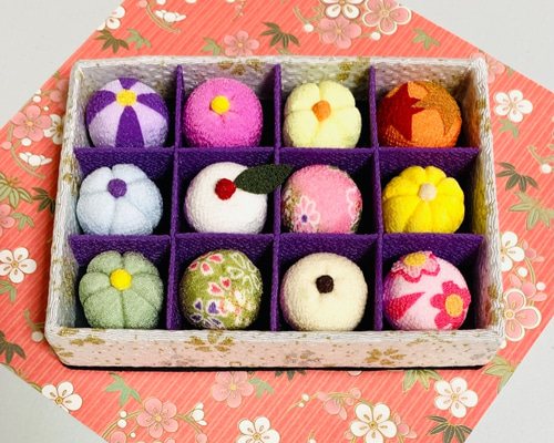 ちりめん細工「幸せの和菓子詰め合わせ♥️」 その他置物 黒ごま