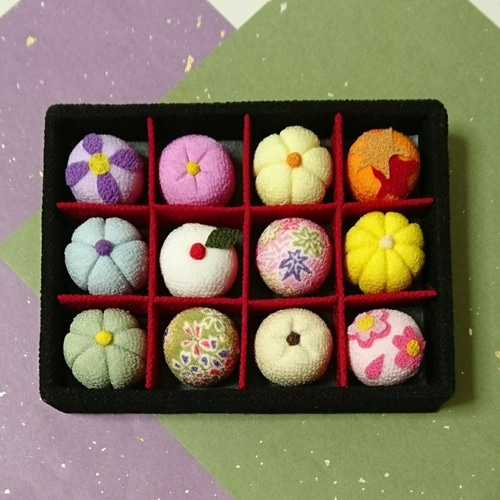 ちりめん細工「幸せの和菓子詰め合わせ♥️」 その他置物 黒ごま