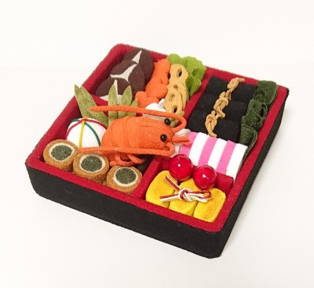 ちりめん細工「かわいいおせち【大きめ】」 その他置物 黒ごまきなこ