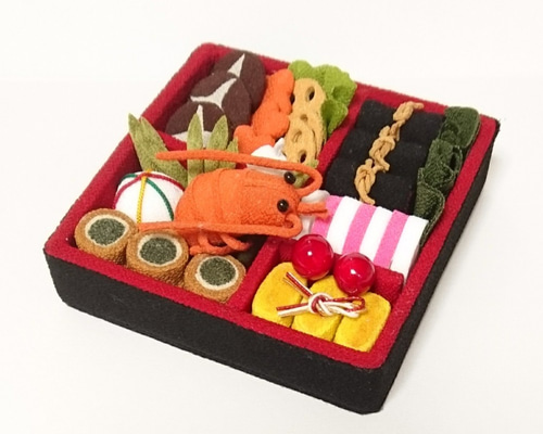 ちりめん細工「かわいいおせち【大きめ】」 その他置物 黒ごまきなこ