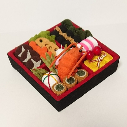ちりめん細工「かわいいおせち【大きめ】」 その他置物 黒ごまきなこ