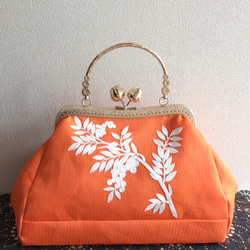 がまぐちバッグ・花のつぼみ口金 絽の帯地刺繍バッグ 1枚目の画像
