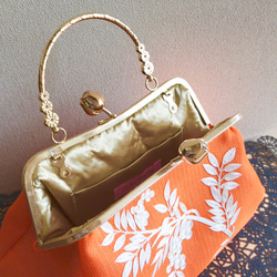 がまぐちバッグ・花のつぼみ口金 絽の帯地刺繍バッグ 3枚目の画像