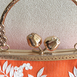 がまぐちバッグ・花のつぼみ口金 絽の帯地刺繍バッグ 4枚目の画像