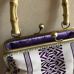 がまぐちバッグ　バンブー持ち手・白×紫の博多献上帯×薄紫レース地 5枚目の画像