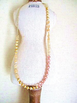 ぽっちゃりさんに天然ピンクパールとお花のストーンネックレス