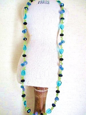 ぽっちゃりさんにヨーロッパのボヘミアンガラス＆天然ペリドットネックレス