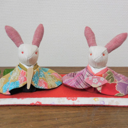 ちりめん うさぎのお雛様(大) 【３】座布団(赤)付き うさぎのお雛様(大) 2 座布団(赤)付き ちりめん ひな人形・雛