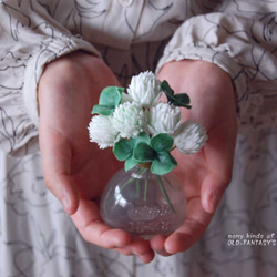 ◆粘土のお花◆　ミニサイズ！　シロツメクサ　アンティーク　ホラリング・フラットボトル …　S449 2枚目の画像