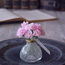 ◆粘土のお花◆　ミニカーネーションを小さなホラリング・フラットボトルに飾って・・・Ⅰ506 4枚目の画像
