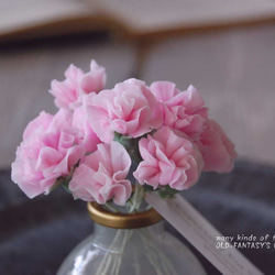 ◆粘土のお花◆　ミニカーネーションを小さなホラリング・フラットボトルに飾って・・・Ⅰ506 5枚目の画像