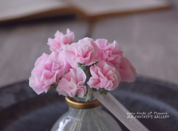 ◆粘土のお花◆　ミニカーネーションを小さなホラリング・フラットボトルに飾って・・・Ⅰ506 5枚目の画像