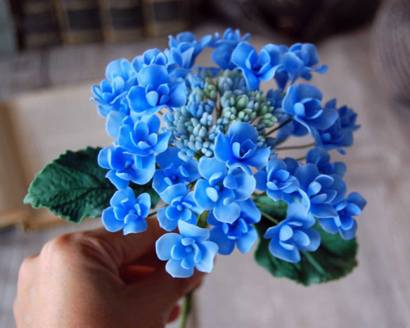 八重咲きガクアジサイをブルーガラスボトルに飾って・・・ブルー　サイズ約24センチ　A529 7枚目の画像