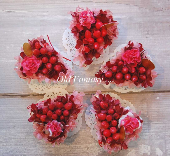 苺とカーネーションのフラワーケーキ　 5枚目の画像
