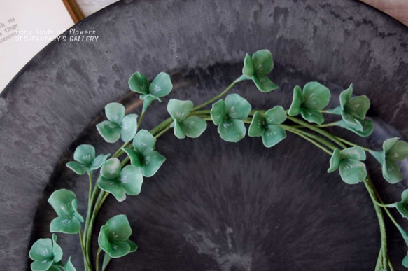 ◆粘土のお花◆　幸せの四つ葉『クローバーのリース』直径約15センチ　（リース2本セット）　S380 3枚目の画像