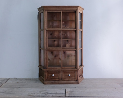 アンティーク・リメイク家具】清雅な台形のショーケース チェスト