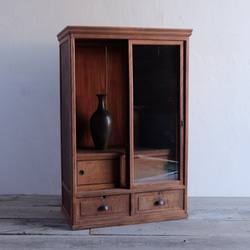 アンティーク・リメイク家具】背の高いガラス戸の茶箪笥 棚・シェルフ