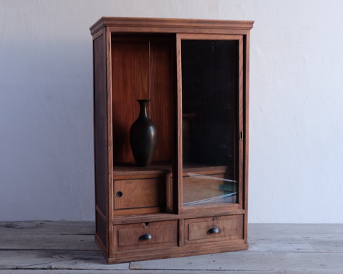 アンティーク・リメイク家具】背の高いガラス戸の茶箪笥 棚・シェルフ