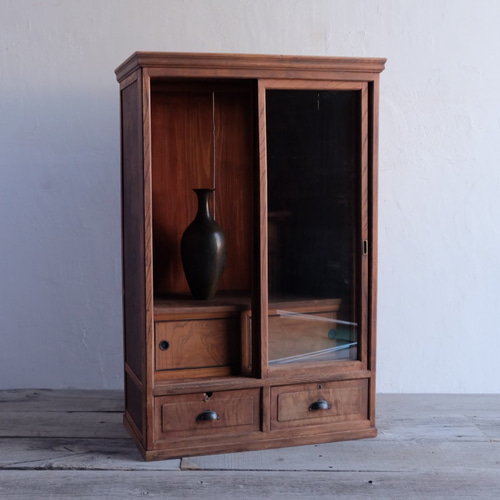 アンティーク・リメイク家具】背の高いガラス戸の茶箪笥 棚・シェルフ