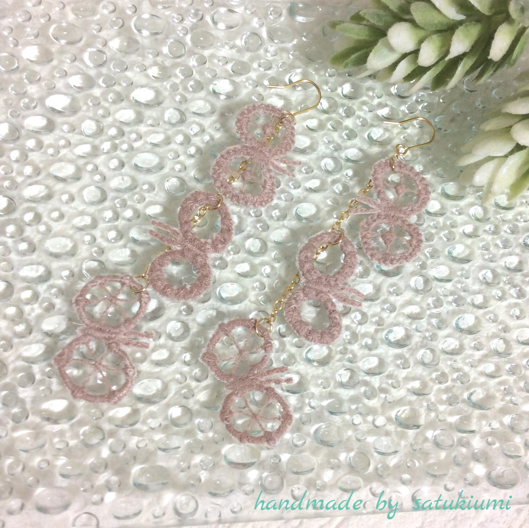 ミナペルホネン☆chiyo☆蝶々モチーフの3連ピアス☆イヤリング☆ピンク