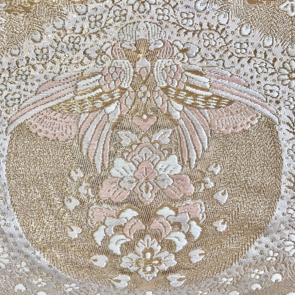 絹帯がま口クラッチバッグ2way ゴールド  × ピンク、白  鳳凰・花   タッセル、チェーン付き 5枚目の画像