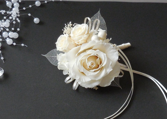 プリザーブドフラワー コサージュ ホワイト 卒業式、入学式に