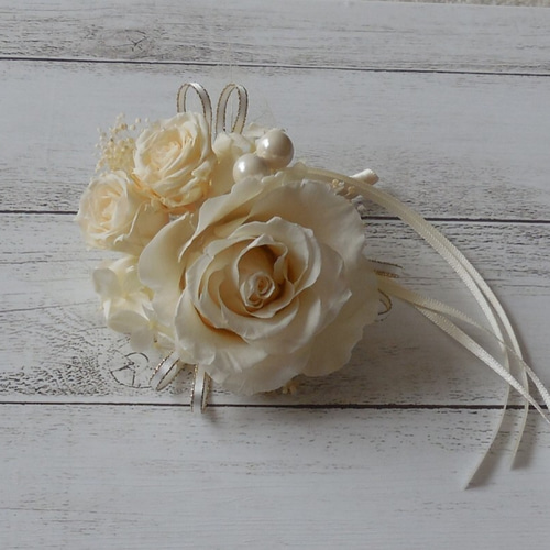 プリザーブドフラワー コサージュ ホワイト 卒業式、入学式に