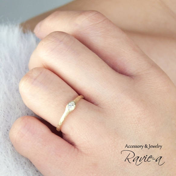 K10 戒指錘打欖尖形切割鑽石戒指獨特的霧面飾面 第5張的照片