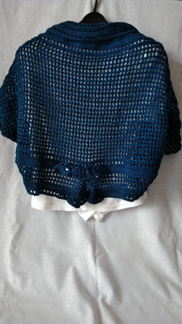 藍色のしなやかリネン糸のボレロ(手編み) 2枚目の画像
