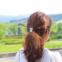 陶器のヘアゴム（うさぎのおうち）スモーキーグリーン 4枚目の画像