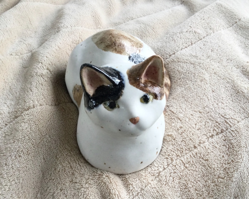 うつわやみたす　三毛猫　器　益子陶器市 Amazon.co.jp: うつわやみたす 猫 三毛猫 プレート 皿 2枚