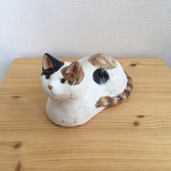 陶器の大きな三毛猫 2枚目の画像