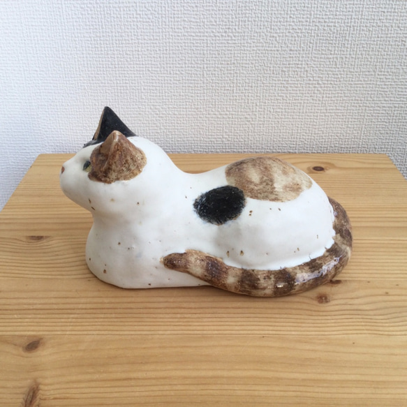 陶器の大きな三毛猫 3枚目の画像