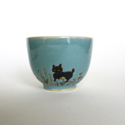 黒猫とたんぽぽのカップ 2枚目の画像