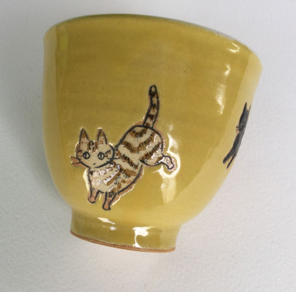走る猫の黄色いカップ 6枚目の画像